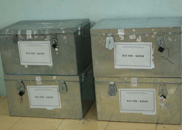 Các thùng chứa bài thi trắc nghiệm tại Nam Định